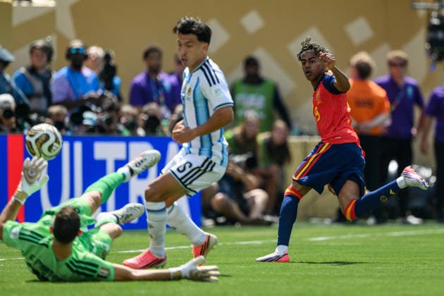 260719 goalkeeper Emiliano Martinez of Argentina and Lamine Yamal of Spain during the FIFA World Cup, WM, Weltmeisterschaft, Fussball 2026 final football match between Spain and Argentina on July 19, 2026 in East Rutherford, New Jersey. Photo: Joel Marklund BILDBYRAN kod JM JM0829 bbeng fotboll football soccer fotball vm fotbolls-vm fotball-vm fotbolls-vm 2026 fifa world cup 2026 final *** July 19, 2026: Goalkeeper Emiliano Martinez of Argentina and Lamine Yamal of Spain during the 2026 FIFA World Cup final soccer match between Spain and Argentina on July 19, 2026 in East Rutherford, New Jersey. Photo by Joel Marklund. BILDBYRAN code JM JM0829 bbeng soccer football soccer World Cup soccer World Cup 2026 FIFA World Cup 2026 final  Copyright: JOELxMARKLUND BB260719JM029