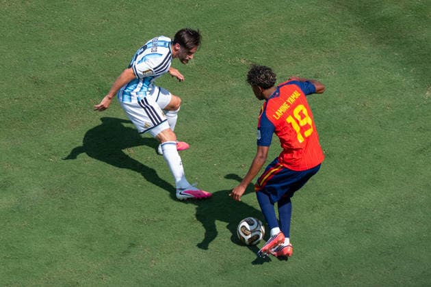 Nicolas Tagliafico (Argentina, 3) im Zweikampf gegen Lamine Yamal (Spain, 19) FIFA World Cup, WM, Weltmeisterschaft, Fussball 2026 Final: Spanien v Argentinien 19 July 2026, FIFA World Cup 2026 Finale: Spanien v Argentinien (Final) at New York New Jersey Stadium in East Rutherford, New Jersey, USA. Photo: Marco Bader *** Nicolas Tagliafico (Argentina, 3) in a tackle against Lamine Yamal (Spain, 19) during the 2026 FIFA World Cup Final between Spain and Argentina on July 19, 2026, 2026 FIFA World Cup Final: Spain vs. Argentina at New York–New Jersey Stadium in East Rutherford, New Jersey, USA. Photo by Marco Bader Copyright: HMBxMedia xMarcoxBader