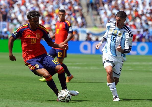 FIFA World Cup, WM, Weltmeisterschaft, Fussball 2026 final - Spain vs Argentina Lamine Yamal of Spain (K) and Rodrigo De Paul of Argentina in action during the FIFA World Cup 2026 final match Spain against Argentina, in New Jersey, USA, 19 July 2026. EAST RUTHERFORD United States  Copyright: xCHRISTOPHERxNEUNDORFx