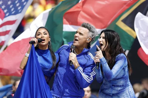 EAST RUTHERFORD, NEW JERSEY - Singer Robbie Williams during the FIFA World Cup, WM, Weltmeisterschaft, Fussball 2026â ¢ closing ceremony preceding the FIFA World Cup 2026 final between Spain and Argentina at the New York New Jersey Stadium on July 19, 2026, in East Rutherford, New Jersey, United States. MAURICE VAN STEEN ANP World Cup Soccer 2026 xVIxANPxSportx xMauricexvanxSteenxIVx 563860893 originalFilename: 563860893.jpg