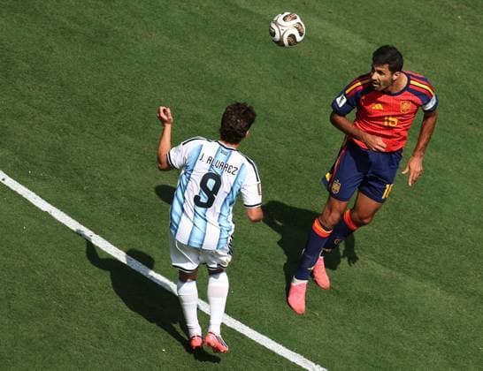 US Soccer World Cup Spain - Argentina 9208675 19.07.2026 Argentina s Julian Alvarez and Spain s Rodri struggle for a ball during the FIFA World Cup, WM, Weltmeisterschaft, Fussball 2026 final soccer match between Spain and Argentina at New York New Jersey Stadium in East Rutherford, New Jersey, the United States. Nafis Sirazetdinov Sputnik East Rutherford New Jersey USA  Copyright: xNafisxSirazetdinovx