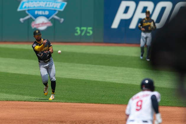 MLB, Baseball Herren, USA 2026: Pirates Vs Guardians JUL 19 July 19, 2026: Pittsburgh Pirates first baseman Jacob Gonzalez (26) throws the ball to first base for an out during the third inning of the Major League Baseball game between the Pittsburgh Pirates and Cleveland Guardians at Progressive Field in Cleveland, Ohio. Brian Fisher CSM (Credit Image: Â Brian Fisher Cal Media) Cleveland Ohio United States of America EDITORIAL USE ONLY Copyright: xx ZUMA-20260719_zma_c04_018.jpg BrianxFisherx csmphotothree504883
