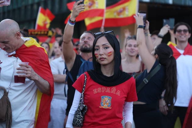 2026 World Cup Spain v Argentina; Fans of the Spanish national team, Nationalteam in the fan zone at Plaza de Colon (Plaza Selection) in Madrid to watch the World Cup final between Spain and Argentina played in the United States on July 19, 2026, in Madrid, Spain. Madrid Spain Soccer *** 2026 World Cup: Spain vs. Argentina — Fans of the Spanish national team in the fan zone at Plaza de Colón in Madrid to watch the World Cup final between Spain and Argentina, played in the United States on July 19, 2026, in Madrid, Spain. Madrid, Spain; Soccer Copyright: xAgenciaxLOFx