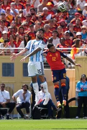 Nicolas Gonzalez of Argentina and Pedro Porro of Spain Spain v Argentina, 2026 FIFA World Cup, WM, Weltmeisterschaft, Fussball Final, Football, New York New Jersey Stadium, East Rutherford, New Jersey, USA - 19 Jul 2026East Rutherford New York New Jersey Stadium New Jersey (NJ) United States of America  Copyright: xIsmaelxAdnan Shutterstockx 16998023bn