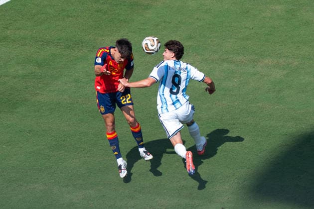 Pau Cubarsi (Spain, 22) im Zweikampf gegen Julian Alvarez (Argentina, 9) FIFA World Cup, WM, Weltmeisterschaft, Fussball 2026 Final: Spanien v Argentinien 19 July 2026, FIFA World Cup 2026 Finale: Spanien v Argentinien (Final) at New York New Jersey Stadium in East Rutherford, New Jersey, USA. Photo: Marco Bader *** Pau Cubarsi (Spain), 22, in a tackle against Julian Alvarez (Argentina), 9, FIFA World Cup 2026 Final: Spain vs. Argentina, July 19, 2026, 2026 FIFA World Cup Final: Spain vs. Argentina at New York–New Jersey Stadium in East Rutherford, New Jersey, USA. Photo by Marco Bader Copyright: HMBxMedia xMarcoxBader