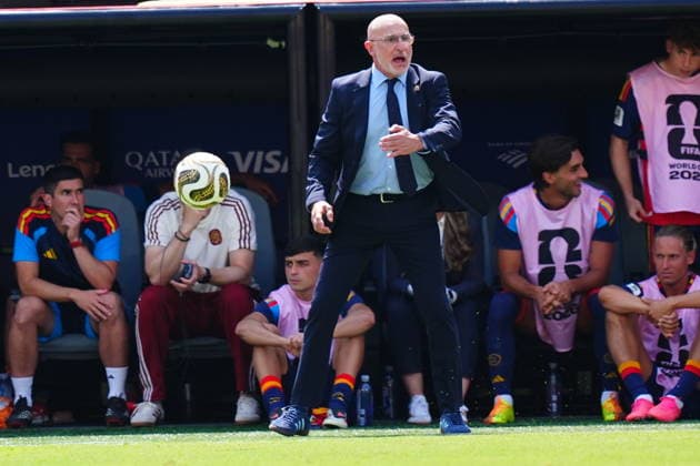Spain v Argentina - FIFA World Cup, WM, Weltmeisterschaft, Fussball 2026 - Final EAST RUTHERFORD, NEW JERSEY - JULY 19: Head coach Luis de la Fuente of Spain gives tactics during the FIFA World Cup 2026 Final match between Spain and Argentina at New York New Jersey Stadium in East Rutherford, New Jersey, USA on July 19, 2026. Evrim Aydin Anadolu New Jersey United States. Editorial use only. Please get in touch for any other usage.  Copyright: x2026xAnadoluxEvrimxAydinx