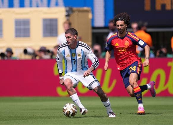 Spain v Argentina - FIFA World Cup, WM, Weltmeisterschaft, Fussball 2026 - Final EAST RUTHERFORD, NEW JERSEY - JULY 19: Rodrigo De Paul of Argentina drives the ball during the FIFA World Cup 2026 Final match between Spain and Argentina at New York New Jersey Stadium in East Rutherford, New Jersey, USA on July 19, 2026. Jose Hernandez Anadolu New Jersey United States. Editorial use only. Please get in touch for any other usage.  Copyright: x2026xAnadoluxJosexHernandezx