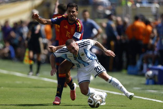 FIFA World Cup, WM, Weltmeisterschaft, Fussball 2026 final - Spain vs Argentina Rodri (L) of Spain in action against Alexis Mac Allister (R) of Argentina during the FIFA World Cup 2026 final match Spain against Argentina, in East Rutherford, New Jersey, USA, 19 July 2026. EAST RUTHERFORD United States  Copyright: xWILLxOLIVERx