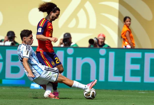 FIFA World Cup, WM, Weltmeisterschaft, Fussball 2026 final - Spain vs Argentina Marc Cucurella of Spain (up) and Gonzalo Montiel of Argentina in action during the FIFA World Cup 2026 final match Spain against Argentina, in New Jersey, USA, 19 July 2026. EAST RUTHERFORD United States  Copyright: xCHRISTOPHERxNEUNDORFx