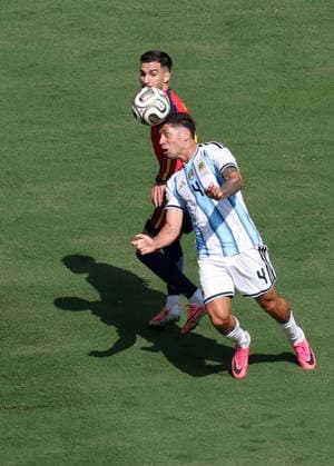 FIFA World Cup, WM, Weltmeisterschaft, Fussball 2026 final - Spain vs Argentina Gonzalo Montiel of Argentina (front) and Fabian Ruiz of Spain in action during the FIFA World Cup 2026 final match Spain against Argentina, in New Jersey, USA, 19 July 2026. EAST RUTHERFORD United States  Copyright: xSARAHxYENESELx