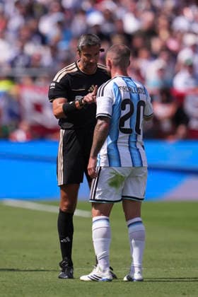 July 19, 2026, East Rutherford, New Jersey, United States: Alexis Mac Allister of Argentina protests during the FIFA World Cup, WM, Weltmeisterschaft, Fussball 2026 Final match between Spain and Argentina at New York New Jersey Stadium on July 19, 2026 in East Rutherford, United States. East Rutherford United States - ZUMAa181 20260719_zaa_a181_021 Copyright: xJosexBretonx