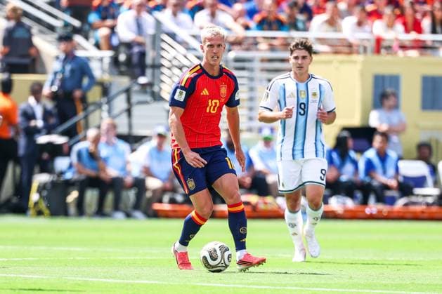 RECORD DATE NOT STATED FIFA World Cup, WM, Weltmeisterschaft, Fussball 2026 - Final - Spain v Argentina Dani Olmo player of Spain and Julian Alvarez player of Argentina during the 2026 FIFA World Cup final between Spain and Argentina at New York New Jersey Stadium, in East Rutherford, United States, on Sunday, July 19, 2026.(Foto: William Volcov Brazil Photo Press IMAGO) Sports East Rutherford NJ United States Copyright: xWILLIAMxVOLCOVx