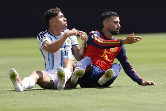 FIFA World Cup, WM, Weltmeisterschaft, Fussball 2026 final - Spain vs Argentina epaselect Gonzalo Montiel of Argentina (L) and Alex Baena of Spain react during the FIFA World Cup 2026 final match Spain against Argentina, in New Jersey, USA, 19 July 2026. EAST RUTHERFORD United States  Copyright: xSHAWNxTHEWx