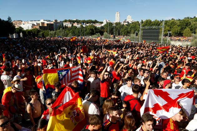 July 19, 2026, Madrid, Madrid, Spain: Thousands of Spanish soccer fans gather at the Puente del Rey esplanade to watch the highly anticipated 2026 World Cup Final match being played between Spain and Argentina on a giant screen installed by the Madrid City Council. The enthusiastic supporters braved the intense summer heat of the capital, arriving with hats, their faces painted in the national colors, and waving flags to passionately cheer for the Spanish national team, Nationalteam As the historic championship clash between the European and South American powerhouses unfolded, the atmosphere in the Madrid Rio park transformed into a tense and vibrant sea of red and yellow. The devoted crowd experienced every crucial play, foul, and shot on goal with overwhelming collective emotion and anxiety, dreaming of lifting the coveted trophy. Madrid Spain - ZUMAo127 20260719_zep_o127_024 Copyright: xHugoxOrtunox