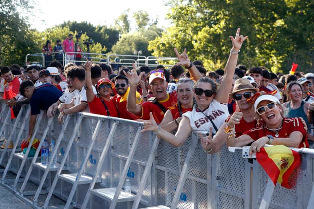 July 19, 2026, Madrid, Madrid, Spain: Thousands of Spanish soccer fans gather at the Puente del Rey esplanade to watch the highly anticipated 2026 World Cup Final match being played between Spain and Argentina on a giant screen installed by the Madrid City Council. The enthusiastic supporters braved the intense summer heat of the capital, arriving with hats, their faces painted in the national colors, and waving flags to passionately cheer for the Spanish national team, Nationalteam As the historic championship clash between the European and South American powerhouses unfolded, the atmosphere in the Madrid Rio park transformed into a tense and vibrant sea of red and yellow. The devoted crowd experienced every crucial play, foul, and shot on goal with overwhelming collective emotion and anxiety, dreaming of lifting the coveted trophy. Madrid Spain - ZUMAo127 20260719_zep_o127_025 Copyright: xHugoxOrtunox