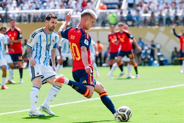 Dani Olmo of Spain passes the ball during a FIFA Men’s World Cup 2026 Final match between Spain and Argentina at New York New Jersey Stadium, in New Jersey on July 19th 2026 (Photo by Leo Barrilari SPP)  Copyright: xLeoxBarrilari SPPx Sportspressphoto_SPR193858