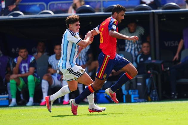 Spain v Argentina - FIFA World Cup, WM, Weltmeisterschaft, Fussball 2026 - Final EAST RUTHERFORD, NEW JERSEY - JULY 19: Rodri (R) of Spain in action against Julian Alvarez (L) of Argentina during the FIFA World Cup 2026 Final match between Spain and Argentina at New York New Jersey Stadium in East Rutherford, New Jersey, USA on July 19, 2026. Evrim Aydin Anadolu New Jersey United States. Editorial use only. Please get in touch for any other usage.  Copyright: x2026xAnadoluxEvrimxAydinx