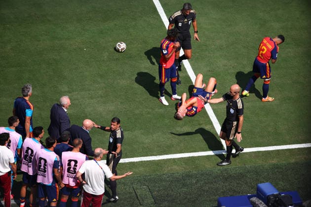 FIFA World Cup, WM, Weltmeisterschaft, Fussball 2026 Final: Spain v Argentina NEW YORK, USA - 19th July 2026: Dani Olmo of Spain down injured during the FIFA World Cup 2026 Final match between Spain and Argentina at New York New Jersey Stadium New York New York New Jersey Stadium United States of America Copyright: xCraigxMercerx xPeakxActionxPhotosx