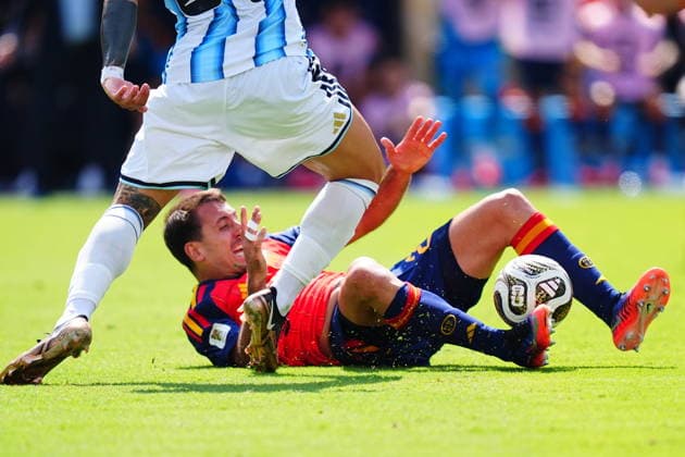 Spain v Argentina - FIFA World Cup, WM, Weltmeisterschaft, Fussball 2026 - Final EAST RUTHERFORD, NEW JERSEY - JULY 19: Mikel Oyarzabal (21) of Spain falls on the ground during the FIFA World Cup 2026 Final match between Spain and Argentina at New York New Jersey Stadium in East Rutherford, New Jersey, USA on July 19, 2026. Evrim Aydin Anadolu New Jersey United States. Editorial use only. Please get in touch for any other usage.  Copyright: x2026xAnadoluxEvrimxAydinx
