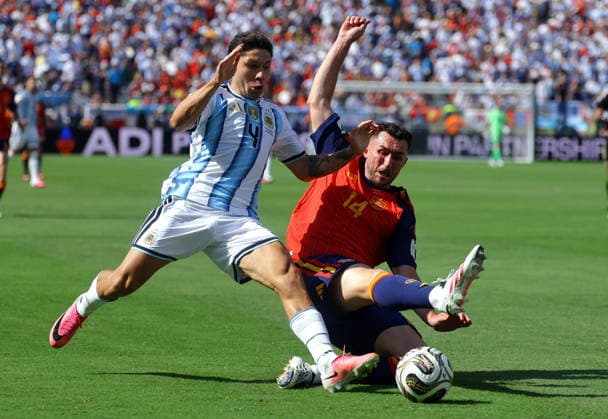 FIFA World Cup, WM, Weltmeisterschaft, Fussball 2026 final - Spain vs Argentina Gonzalo Montiel of Argentina (L) and Aymeric Laporte of Spain in action during the FIFA World Cup 2026 final match Spain against Argentina, in New Jersey, USA, 19 July 2026. EAST RUTHERFORD United States  Copyright: xCHRISTOPHERxNEUNDORFx