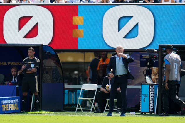 Luis de la Fuente (Spain, Cheftrainer) gestikuliert. USA, FIFA Weltmeisterschaft Finale, Spanien vs Argentinien, East Rutherford, 19.07.2026 FIFA Weltmeisterschaft Finale, Spanien vs Argentinien, East Rutherford, 19.07.2026 East Rutherford *** Luis de la Fuente, head coach of Spain, gestures toward the U.S., FIFA World Cup Final, Spain vs. Argentina, East Rutherford, July 19, 2026 FIFA World Cup Final, Spain vs. Argentina, East Rutherford, July 19, 2026 East Rutherford Copyright: xEibner-Pressefoto ScottxColemanx EP_SCN