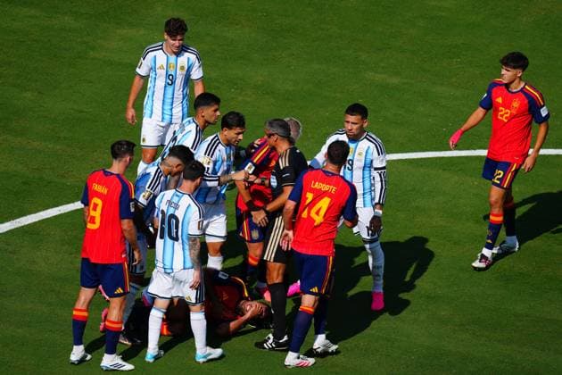 Spain and Argentina players argue Spain v Argentina, 2026 FIFA World Cup, WM, Weltmeisterschaft, Fussball Final, Football, New York New Jersey Stadium, East Rutherford, New Jersey, USA - 19 Jul 2026East Rutherford New York New Jersey Stadium New Jersey (NJ) United States of America  Copyright: xJavierxGarcia Shutterstockx 16995474bk