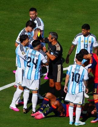 Leandro Paredes of Argentina is shown the yellow card Spain v Argentina, 2026 FIFA World Cup, WM, Weltmeisterschaft, Fussball Final, Football, New York New Jersey Stadium, East Rutherford, New Jersey, USA - 19 Jul 2026East Rutherford New York New Jersey Stadium New Jersey (NJ) United States of America  Copyright: xJavierxGarcia Shutterstockx 16995474bl