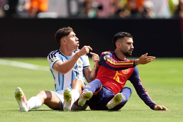 2026-07-19 Spain v Argentina - Final - FIFA World Cup, WM, Weltmeisterschaft, Fussball 2026 EAST RUTHERFORD, UNITED STATES - JULY 19: Gonzalo Montiel of Argentina, Alex Baena of Spain during the Final - FIFA World Cup 2026 match between Spain and Argentina at New York New Jersey Stadium on July 19, 2026 in East Rutherford, New Jersey. (Photo by Pablo Morano BSR Agency) East Rutherford United States Content not available for redistribution in The Netherlands directly or indirectly through any third parties. Copyright: xBSRxAgencyx