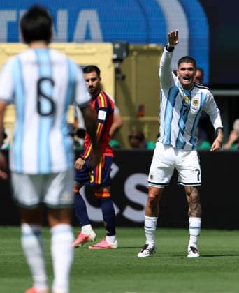 (260720) -- NEW JERSEY, July 20, 2026 -- Rodrigo De Paul (R) of Argentina reacts during the final match between Spain and Argentina at the 2026 FIFA World Cup, WM, Weltmeisterschaft, Fussball at the New York New Jersey Stadium, the United States, July 19, 2026. ) (SP)U.S.-NEW JERSEY-FOOTBALL-FIFA WORLD CUP-FINAL-ESP VS ARG LixMing 