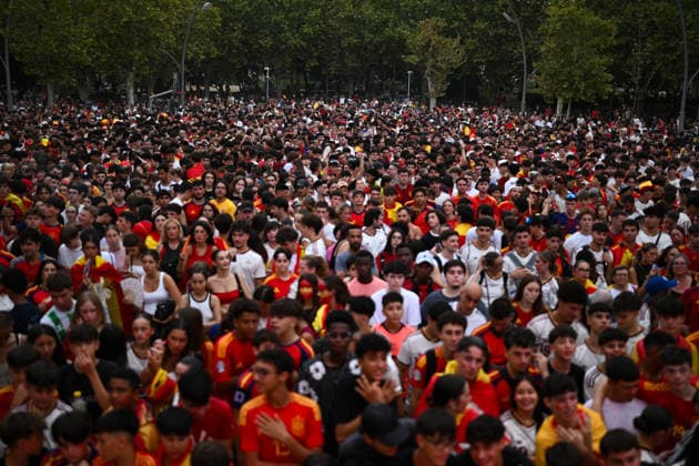 Thousands gather in Mataro to watch FIFA World Cup, WM, Weltmeisterschaft, Fussball Final MATARO, SPAIN - JULY 19: Thousands of people gather at Parc Central, to watch the 2026 FIFA World Cup final between Spain and Argentina on a giant screen, in Mataro, Spain, on July 19, 2026. The giant screen was installed by the city council following the large turnout for Spain s semifinal victory over France. Stringer Anadolu New Jersey United States. Editorial use only. Please get in touch for any other usage.  Copyright: x2026xAnadoluxStringerx