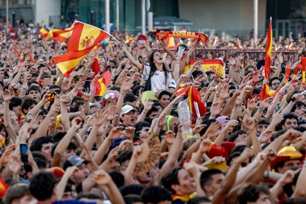 Spanish fans gather Plaza Colon fan zone in Madrid for 2026 World Cup final against Argentina MADRID, SPAIN - JULY 19: Thousands of Spanish national football team supporters gather at the Fan Zone in Plaza Colon in Madrid, Spain, on July 19, 2026 as they watch the live broadcast of the 2026 FIFA World Cup, WM, Weltmeisterschaft, Fussball final between Spain and Argentina held at MetLife Stadium in East Rutherford, New Jersey. Diego Radames Anadolu Madrid Spain. Editorial use only. Please get in touch for any other usage.  Copyright: x2026xAnadoluxDiegoxRadamesx