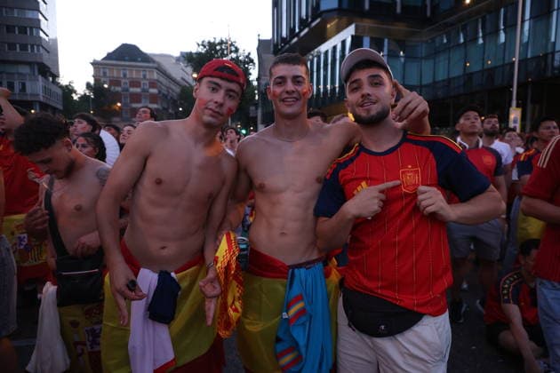 2026 World Cup Spain v Argentina; Fans of the Spanish national team, Nationalteam in the fan zone at Plaza de Colon (Plaza Selection) in Madrid to watch the World Cup final between Spain and Argentina played in the United States on July 19, 2026, in Madrid, Spain. Madrid Spain Soccer *** 2026 World Cup: Spain vs. Argentina — Fans of the Spanish national team in the fan zone at Plaza de Colón in Madrid to watch the World Cup final between Spain and Argentina, played in the United States on July 19, 2026, in Madrid, Spain. Madrid, Spain; Soccer Copyright: xAgenciaxLOFx