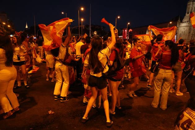 2026 World Cup Spain v Argentina; Fans of the Spanish national team, Nationalteam in the fan zone at Plaza de Colon (Plaza Selection) in Madrid to watch the World Cup final between Spain and Argentina played in the United States on July 19, 2026, in Madrid, Spain. Madrid Spain Soccer *** 2026 World Cup: Spain vs. Argentina — Fans of the Spanish national team in the fan zone at Plaza de Colón in Madrid to watch the World Cup final between Spain and Argentina, played in the United States on July 19, 2026, in Madrid, Spain. Madrid, Spain; Soccer Copyright: xAgenciaxLOFx