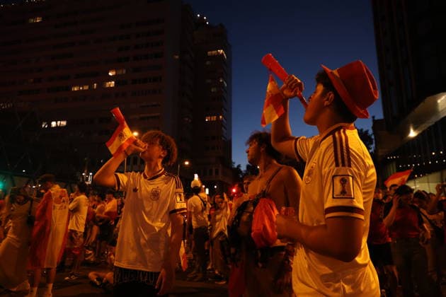 2026 World Cup Spain v Argentina; Fans of the Spanish national team, Nationalteam in the fan zone at Plaza de Colon (Plaza Selection) in Madrid to watch the World Cup final between Spain and Argentina played in the United States on July 19, 2026, in Madrid, Spain. Madrid Spain Soccer *** 2026 World Cup: Spain vs. Argentina — Fans of the Spanish national team in the fan zone at Plaza de Colón in Madrid to watch the World Cup final between Spain and Argentina, played in the United States on July 19, 2026, in Madrid, Spain. Madrid, Spain; Soccer Copyright: xAgenciaxLOFx