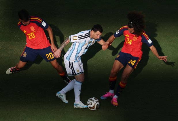 FIFA World Cup, WM, Weltmeisterschaft, Fussball 2026 final - Spain vs Argentina Lionel Mesi of Argentina (C), Pedri of Spain, and Marc Cucurella of Spain in action during the FIFA World Cup 2026 final match Spain against Argentina, in New Jersey, USA, 19 July 2026. EAST RUTHERFORD United States  Copyright: xSARAHxYENESELx
