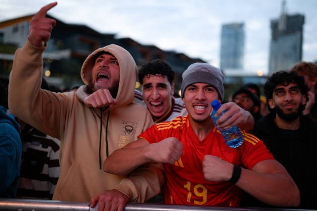 WORLD CUP LIVE SITE SYDNEY, Fans gather at a live site during the FIFA World Cup, WM, Weltmeisterschaft, Fussball Final match between Spain and Argentina, at Tumbalong Park, in Sydney, Monday, July 2026. ( NO ARCHIVING SYDNEY NEW SOUTH WALES AUSTRALIA  Copyright: xGEORGExCHANx 20260720115902922404