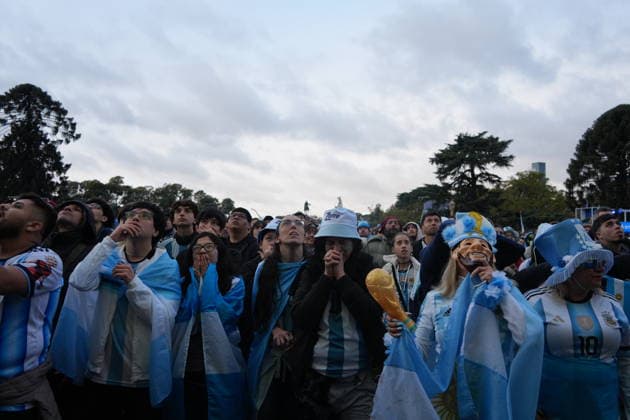 Thousands gather in Buenos Aires to watch FIFA World Cup, WM, Weltmeisterschaft, Fussball Final BUENOS AIRES, ARGENTINA - JULY 19: Argentine football fans wearing national team, Nationalteam jerseys and waving flags watch the live broadcast of the FIFA World Cup final match between Argentina and Spain on a giant screen in Buenos Aires, Argentina on July 19, 2026. Thousands of supporters gathered in public squares, bars, and fan zones across the national capital to cheer for their team in the highly anticipated championship clash. Luciano Gonzalez Anadolu Buenos Aires Argentina. Editorial use only. Please get in touch for any other usage.  Copyright: x2026xAnadoluxLucianoxGonzalezx