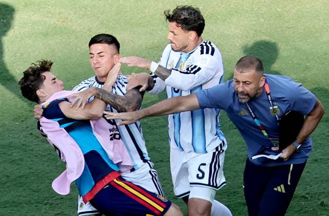 Football: Leandro Paredes banned for ten matches following a brawl in the World Cup final – archive footage