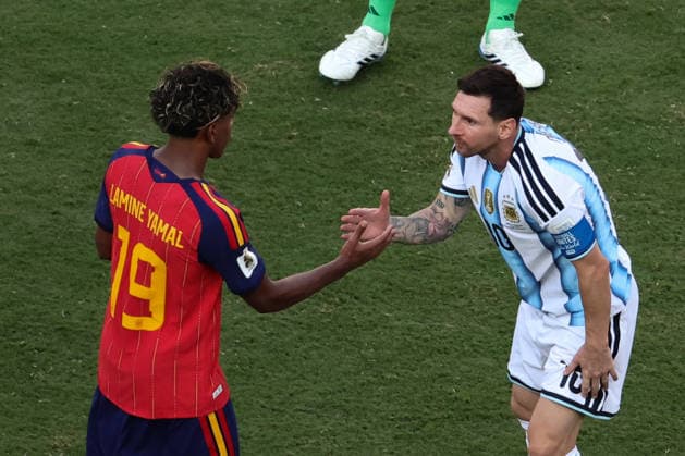 Lamine Yamal of Spain and Lionel Messi of Argentina shake hands after Spain win in extra time during the FIFA World Cup, WM, Weltmeisterschaft, Fussball 2026 Final match between Spain and Argentina at Metlife Stadium, New Jersey, USA on 19 July 2026. Copyright: xPeterxDovganx 45290068