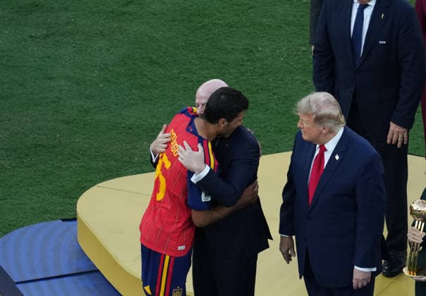 Rodri (Spain) and Gianni Infantino (Switzerland) during Spain and Argentina, Final FIFA World Cup, WM, Weltmeisterschaft, Fussball 2026, New Jersey Stadium, New jersey, USA on July 19, 2026. Thor Wegner DeFodi Images. (Photo by DeFodi Images) - *** Rodri (Spain) and Gianni Infantino (Switzerland) during the Spain vs. Argentina match in the 2026 FIFA World Cup Final at New Jersey Stadium, New Jersey, USA, on July 19, 2026. Photo by Thor Wegner, DeFodi Images