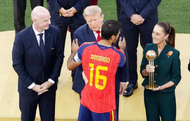 President Donald Trump and FIFA President Gianni Infantino present Spain s Rodrigo the prestigious Golden Ball as the tournament s best player after the FIFA World Cup, WM, Weltmeisterschaft, Fussball final match between Argentina and Spain at New York New Jersey Stadium in East Rutherford, New Jersey, on Sunday, June 19, 2026. Spain won the match 1-0.  NYP20260719814 JOHNxANGELILLO
