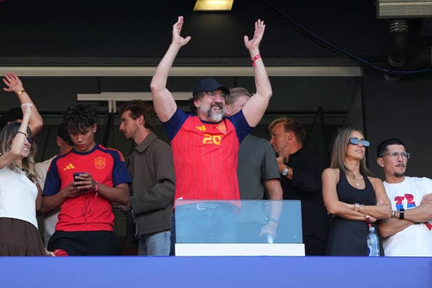 Spanish actor Javier Bardem (C) celebrates his team s victory during the 2026 FIFA World Cup, WM, Weltmeisterschaft, Fussball final match between Spain and Argentina at MetLife Stadium in New Jersey, United States 19 July 2026. FIFA World Cup 2026 Final: Spain - Argentina !ACHTUNG: NUR REDAKTIONELLE NUTZUNG!  Copyright: xOctavioxGuzmanx AMDEP9053 20260719-55020940852_1