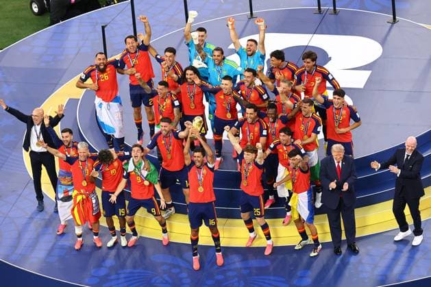 The Spain team lift the trophy Spain v Argentina, 2026 FIFA World Cup, WM, Weltmeisterschaft, Fussball Final, Football, New York New Jersey Stadium, East Rutherford, New Jersey, USA - 19 Jul 2026East Rutherford New York New Jersey Stadium New Jersey (NJ) United States of America  Copyright: xMichaelxZemanek Shutterstockx 16995475ef