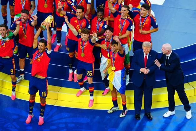 Rodri and the Spain team lift the trophy with US President Donald Trump and FIFA President Gianni Infantino alongside Spain v Argentina, 2026 FIFA World Cup, WM, Weltmeisterschaft, Fussball Final, Football, New York New Jersey Stadium, East Rutherford, New Jersey, USA - 19 Jul 2026East Rutherford New York New Jersey Stadium New Jersey (NJ) United States of America  Copyright: xJavierxGarcia Shutterstockx 16995474fp