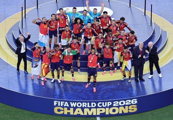 FIFA World Cup, WM, Weltmeisterschaft, Fussball 2026 final - Spain vs Argentina Spain captain Rodri lifts the tropy as the team celebrate victory in the FIFA World Cup 2026 final match Spain against Argentina, in New Jersey, USA, 19 July 2026. Spain won 1-0. EAST RUTHERFORD United States  Copyright: xRONALDxWITTEKx