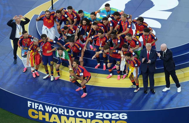 Spain team (Spain) and Donald Trump (USA) celebrate during Spain and Argentina, Final FIFA World Cup, WM, Weltmeisterschaft, Fussball 2026, New Jersey Stadium, New jersey, USA on July 19, 2026. Thor Wegner DeFodi Images. (Photo by DeFodi Images) - *** The Spanish national team and Donald Trump of the United States celebrate during the 2026 FIFA World Cup final between Spain and Argentina at New Jersey Stadium in New Jersey, USA, on July 19, 2026. Photo by Thor Wegner, DeFodi Images