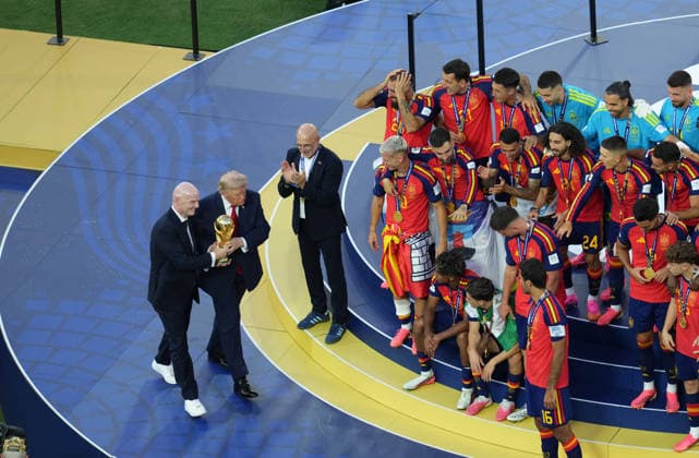 Spain team (Spain) and Donald Trump (USA) celebrate during Spain and Argentina, Final FIFA World Cup, WM, Weltmeisterschaft, Fussball 2026, New Jersey Stadium, New jersey, USA on July 19, 2026. Thor Wegner DeFodi Images. (Photo by DeFodi Images) - *** The Spanish national team and Donald Trump of the United States celebrate during the 2026 FIFA World Cup final between Spain and Argentina at New Jersey Stadium in New Jersey, USA, on July 19, 2026. Photo by Thor Wegner, DeFodi Images