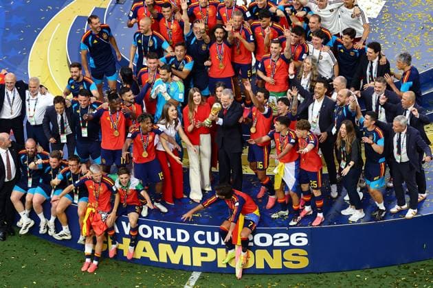 Sport Bilder des Tages #2 Sport Bilder des Tages The Spain team lift the trophy alongside King Felipe VI, Queen Letizia and their children Sofia and Leonor Spain v Argentina, 2026 FIFA World Cup, WM, Weltmeisterschaft, Fussball Final, Football, New York New Jersey Stadium, East Rutherford, New Jersey, USA - 19 Jul 2026East Rutherford New York New Jersey Stadium New Jersey (NJ) United States of America  Copyright: xMichaelxZemanek Shutterstockx 16995475el