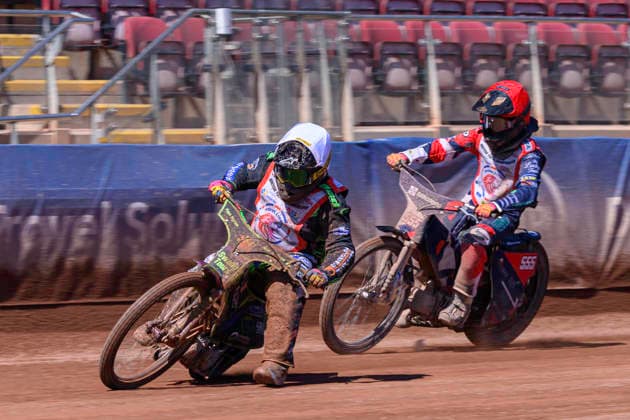 JR Ashworth & Sons Colts Academy - British Youth Championship (125cc) Lewis Hague (322) in White leads Fraser Buckle (555) in Red during the British Youth Championship (125cc) at the National Speedway Stadium in Manchester, United Kingdom. Manchester United Kingdom  Copyright: xMIxNewsx originalFilename:fletcher-jrashwor260719_npEH0.jpg