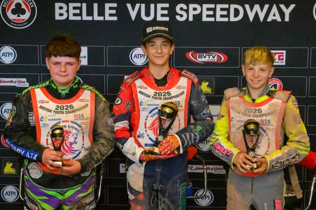 JR Ashworth & Sons Colts Academy - British Youth Championship (125cc) Lewis Hague (322), Fraser Buckle (555) and George Climo (83) stand on the podium during the British Youth Championship (125cc) at the National Speedway Stadium in Manchester, United Kingdom. Buckle is the winner, Climo is second and Hague is third. Manchester United Kingdom  Copyright: xMIxNewsx originalFilename:fletcher-jrashwor260719_npn1H.jpg